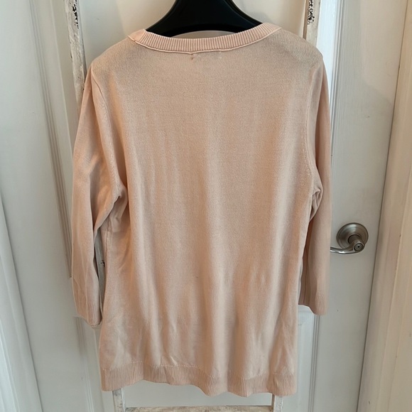 Very pale pinkish tone sweater with pink rhinestones - Picture 4 of 5
